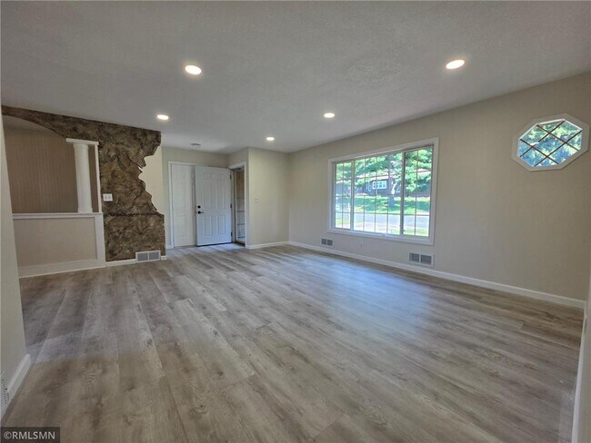 Building Photo - 1306 Woodhill Rd