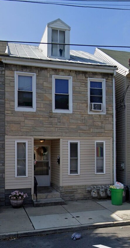 Foto principal - 125 E King St