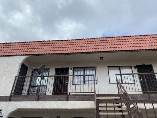 Building Photo - Craigmont Villas- 1 Bedroom Condo!!