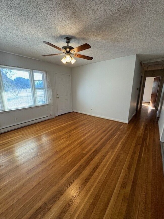 Foto del edificio - Beautiful home for rent! 3 Bedroom, 2 bath