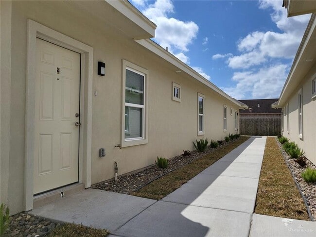 Building Photo - 18 French Ave