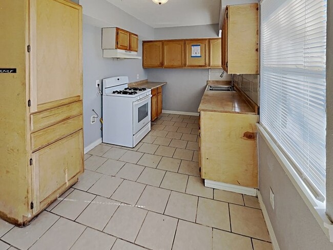 Building Photo - 4731 Bedford Dr