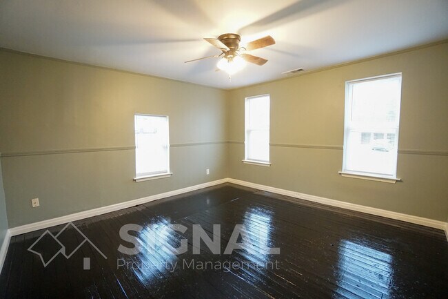Building Photo - 8432 Lawley Ave