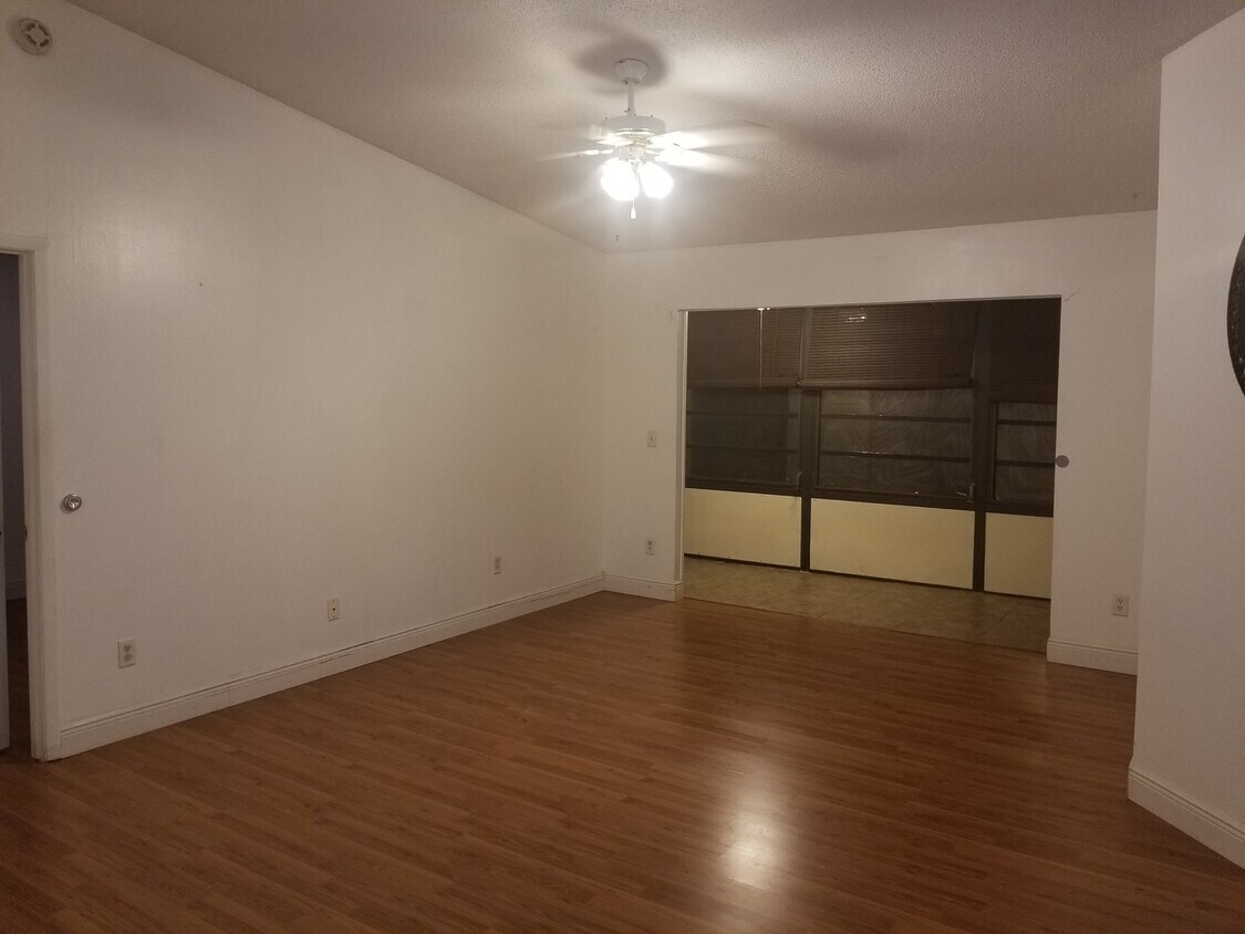 Foto del edificio - 6031 Scotchwood Glen