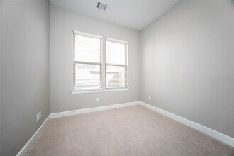 Building Photo - 5110 Royal Heath Dr