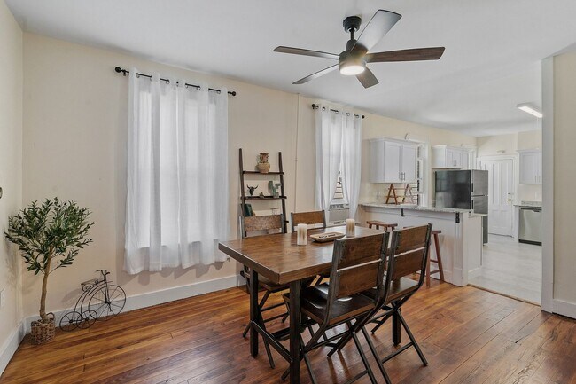 Foto del edificio - Rexford Main Street