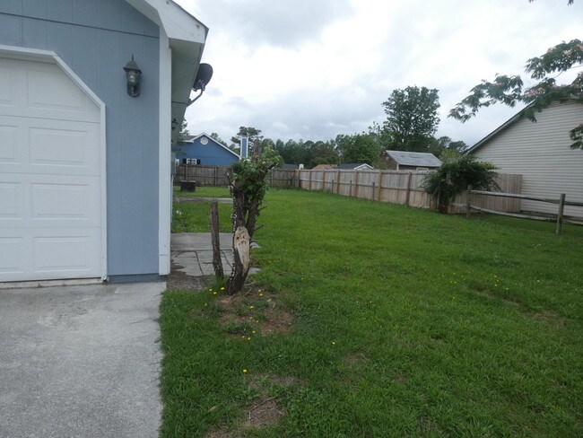 Building Photo - 204 Zachary Ln