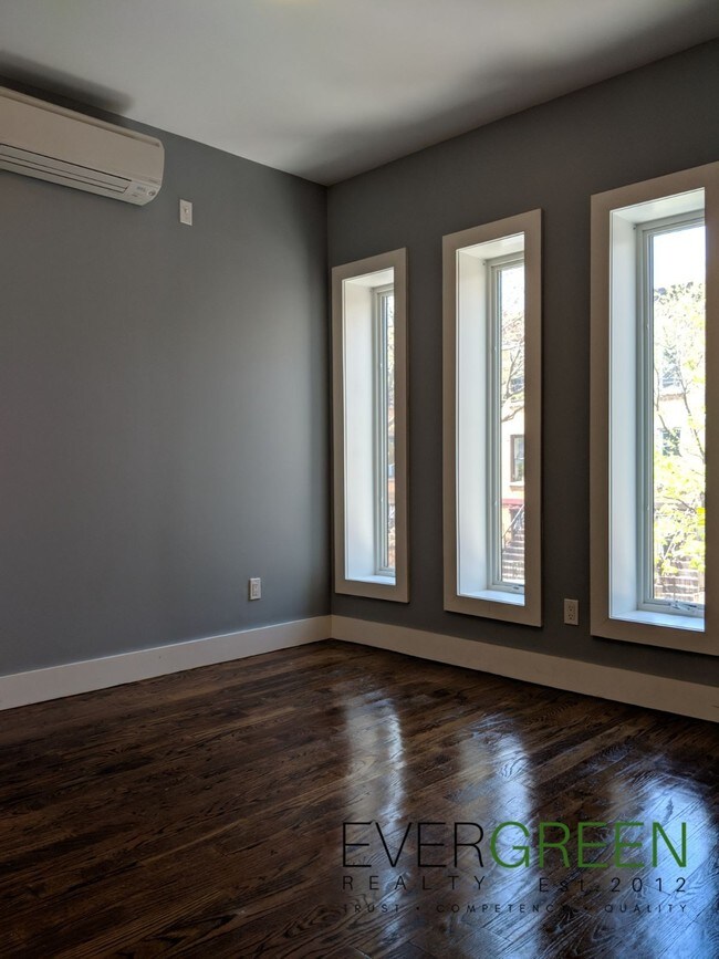 Foto del edificio - 114 Woodbine St