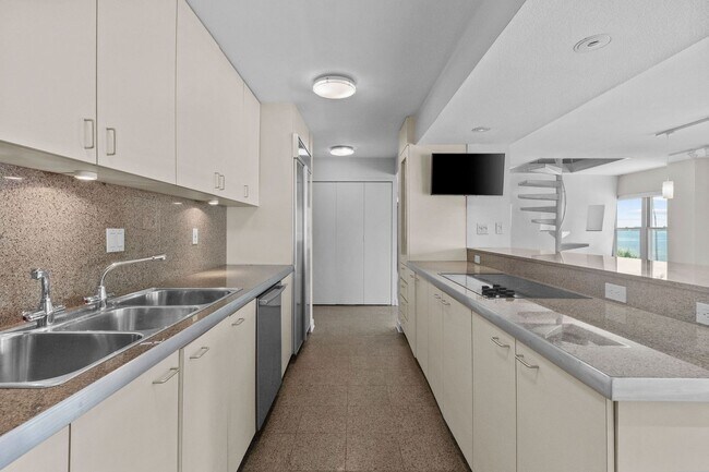 Foto del edificio - 2401 Bayshore Blvd