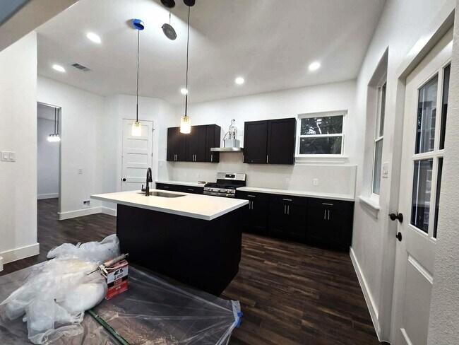 Foto del edificio - 14811 Wallach Dr