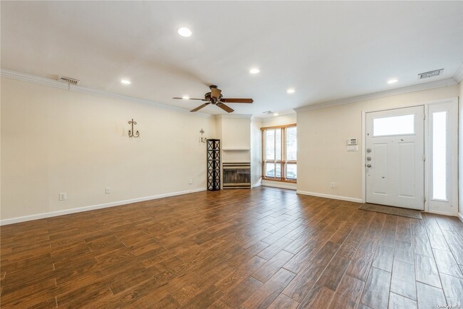 Building Photo - 146 I U Willets Rd