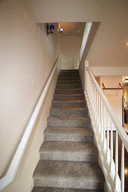 Building Photo - 2 Bedroom Condo near Downtown!