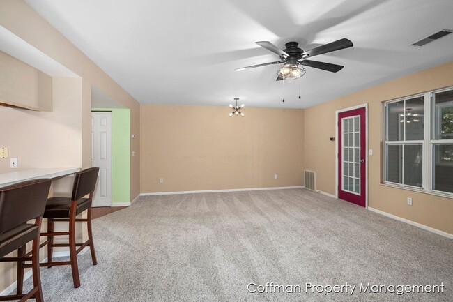 Building Photo - Woodland Creek Condo