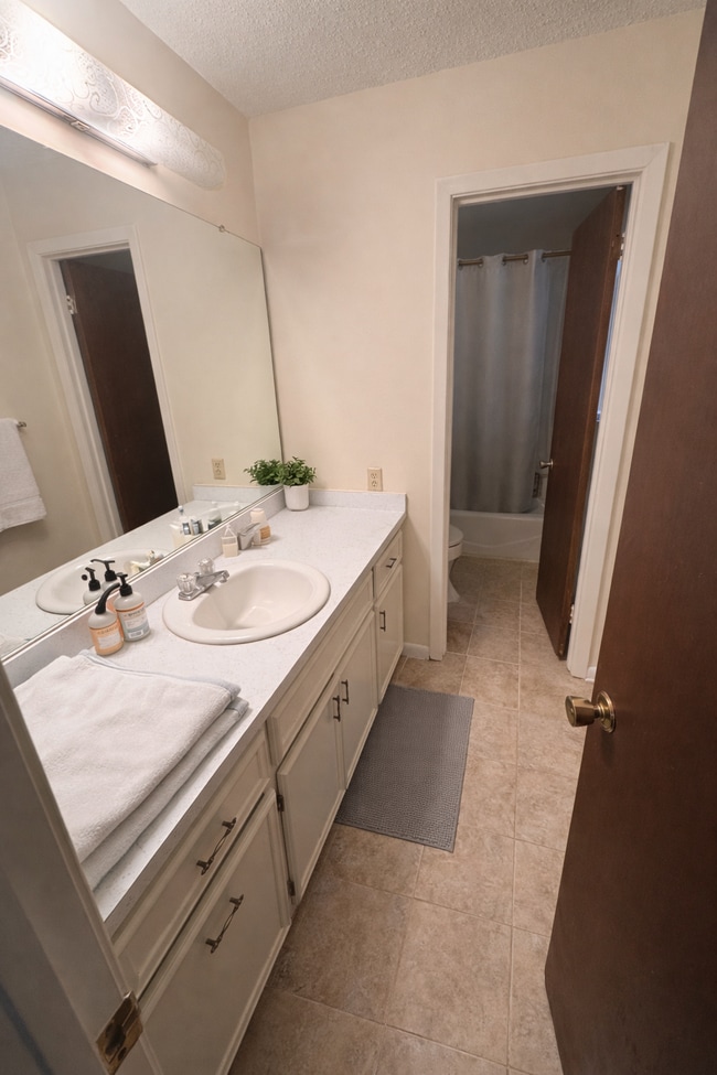 Building Photo - 205 Dogwood Dr