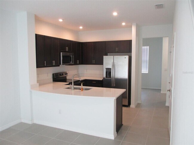 Foto del edificio - 6325 Fairmont Ln