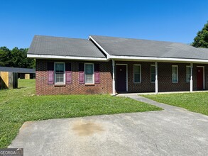 Building Photo - 10 Fredda Ln