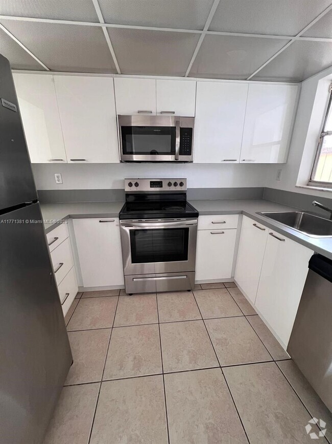 Building Photo - 1074 W 38th St