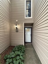 Building Photo - 307 Village Ln