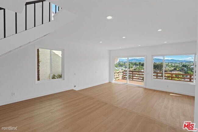 Building Photo - 3 br, 3 bath Townhome - 21842 Mirador # 30