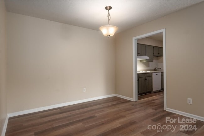 Building Photo - 4736 Hedgemore Dr