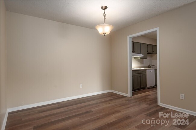 Foto del edificio - 4736 Hedgemore Dr