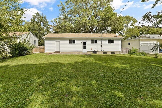 Building Photo - 532 Holiday Ave