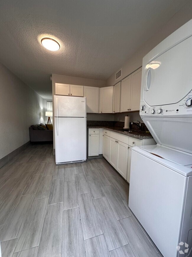 Building Photo - 337 Kenilworth Blvd