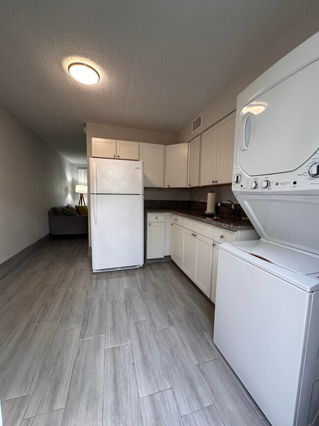 Building Photo - 337 Kenilworth Blvd
