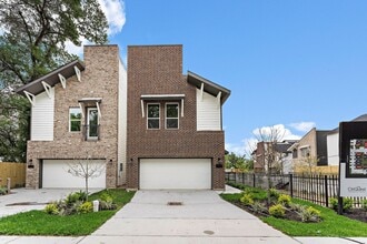 Building Photo - 2183 Mansfield St