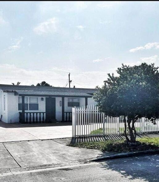 Foto del edificio - 3469 W 14th Ln