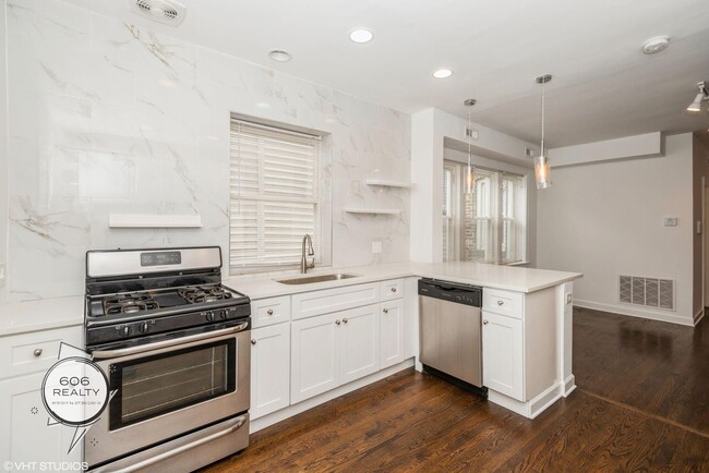 Building Photo - Hot Logan Square Apartments!