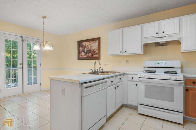 Building Photo - 525 Cedarhurst Rd