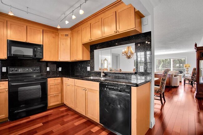 Building Photo - 2002 Granada Dr