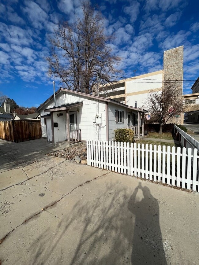 Building Photo - House in downtown carson