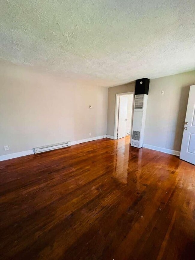 Building Photo - 1307 Underwood Ave