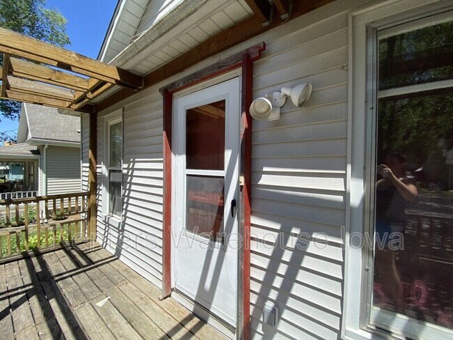 Building Photo - 409 2nd St
