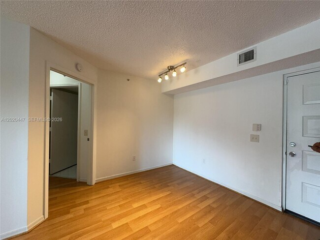 Foto del edificio - 470 S Park Rd