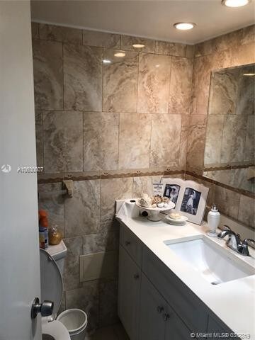 Building Photo - 5401  Collins Ave  1109
