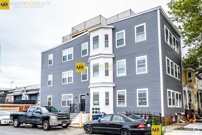 Building Photo - 477 Meridian St