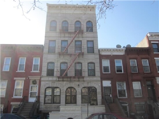 Foto del edificio - 328 Madison St