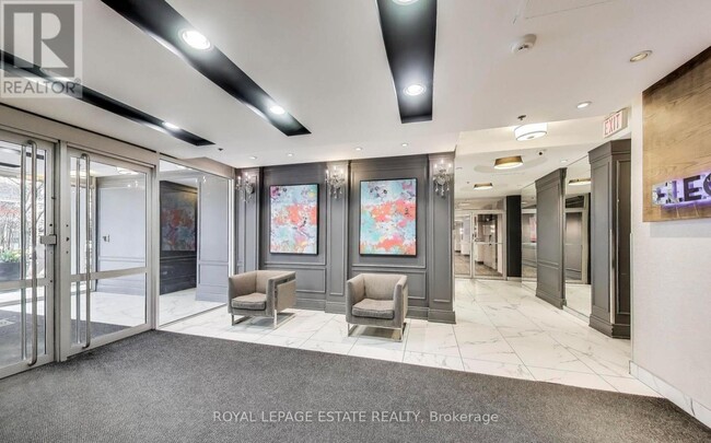 Building Photo - 1029 King St W