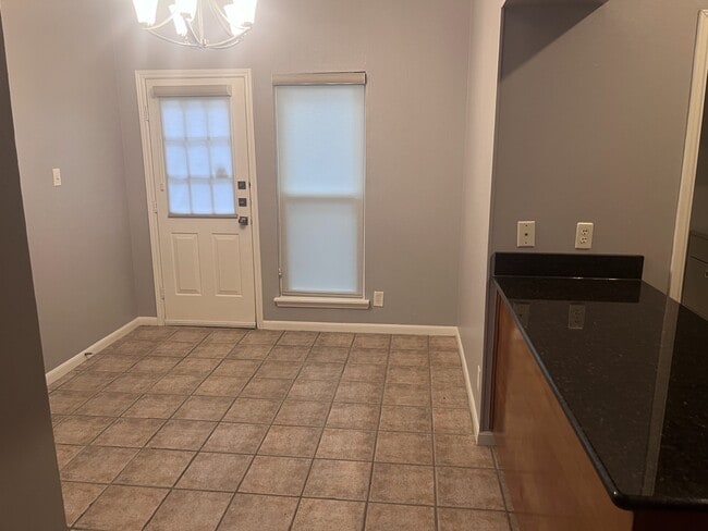 Building Photo - 1307 Kinney Ave