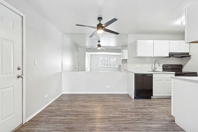Building Photo - Park Trail Apartments