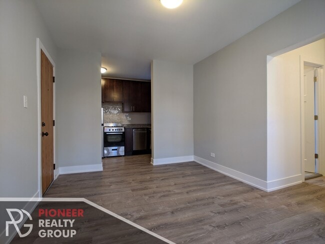 Building Photo - 437 W Belden Ave