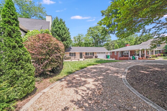 Foto del edificio - 2417 Laburnum Ave