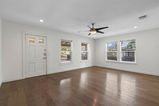 Building Photo - 2705 S 2nd St