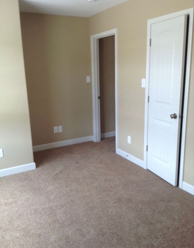 Building Photo - Modern Townhomes on Beals Chapel