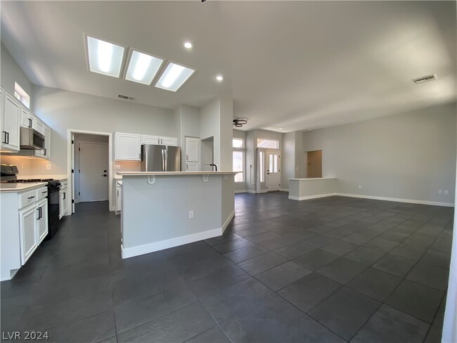 Building Photo - 10013 Woodhouse Dr