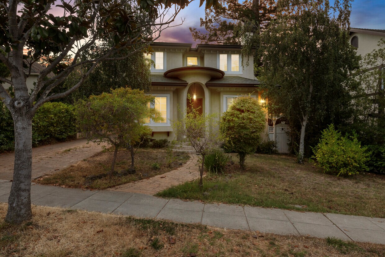 Primary Photo - 2112 Easton Dr