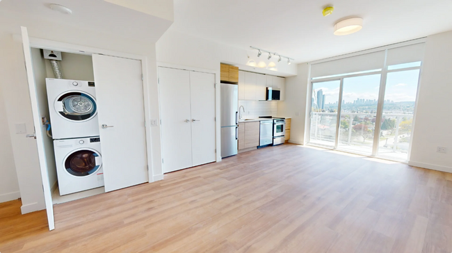 Building Photo - 444 Kootenay St